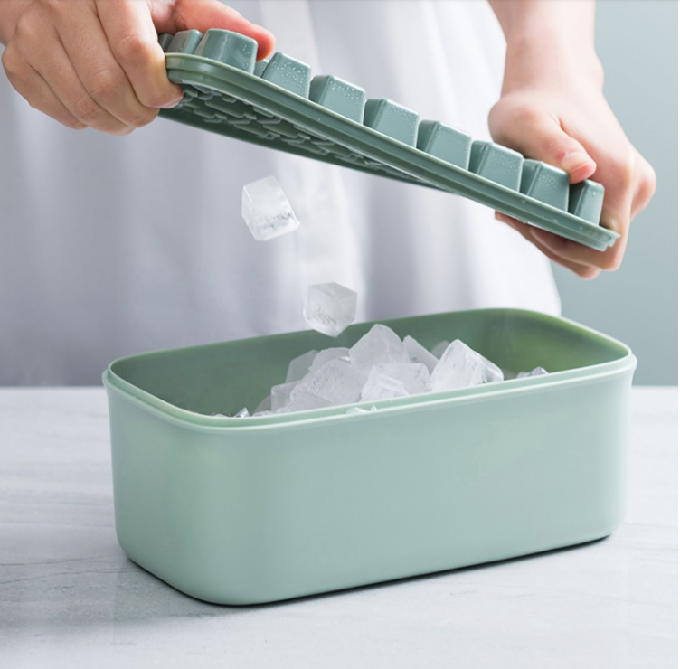 Dual-Layer Ice Cube Tray with Lid